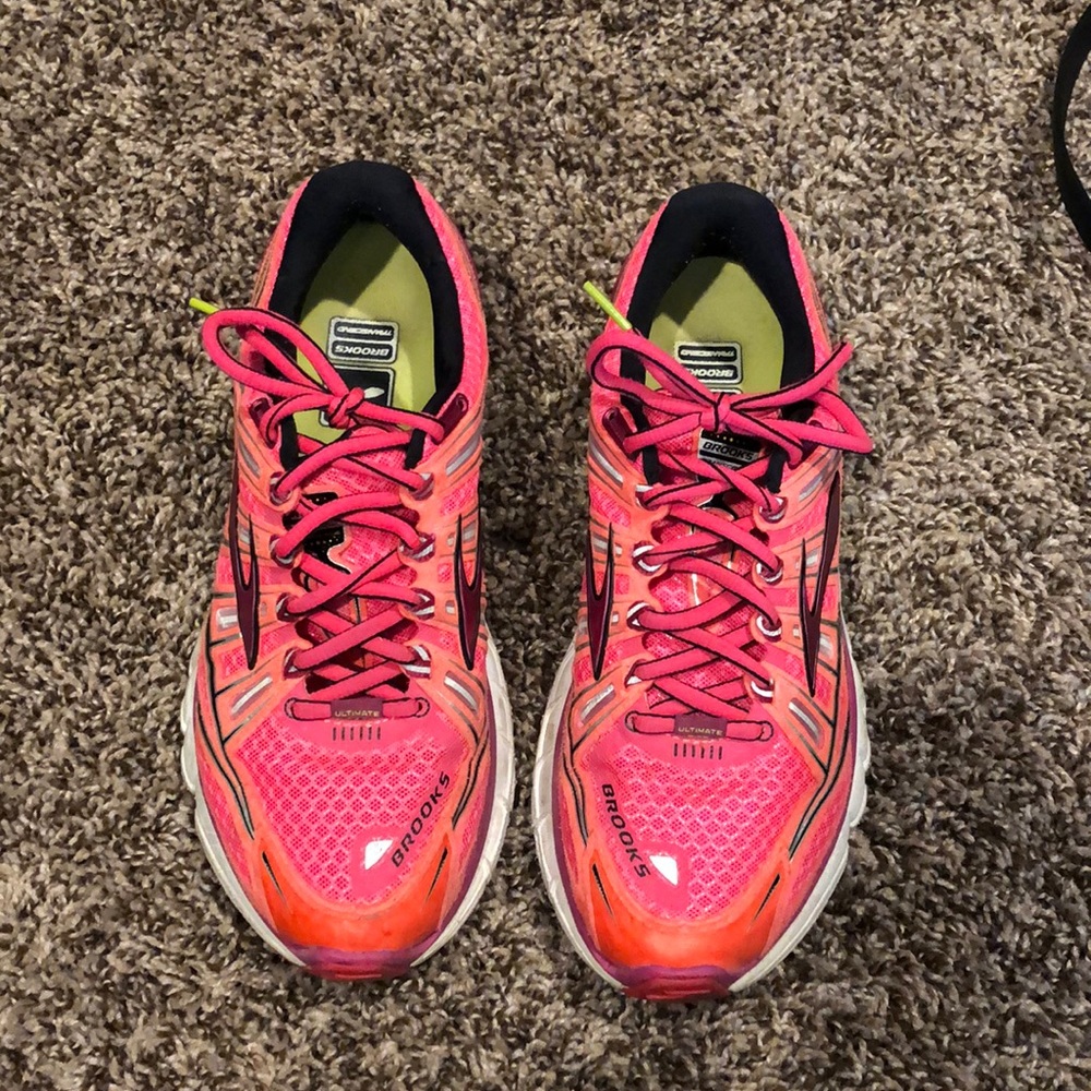Brooks size 8